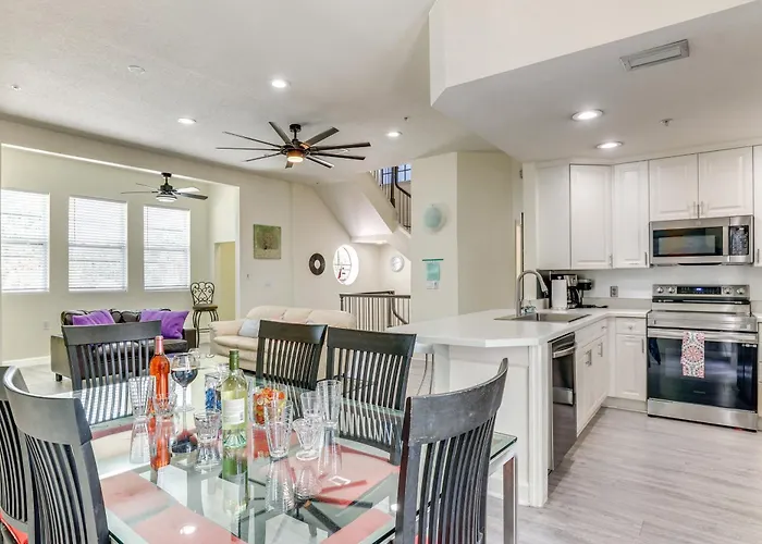 Holiday home Clearwater Hideaway: Walkable Location! *