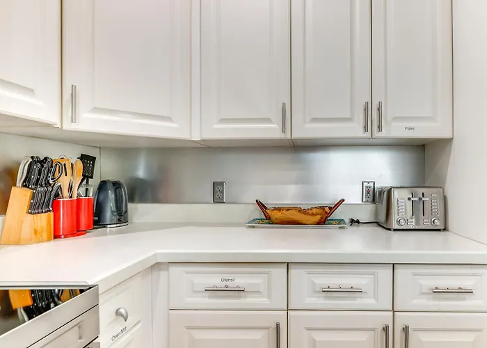 Clearwater Hideaway: Walkable Location!