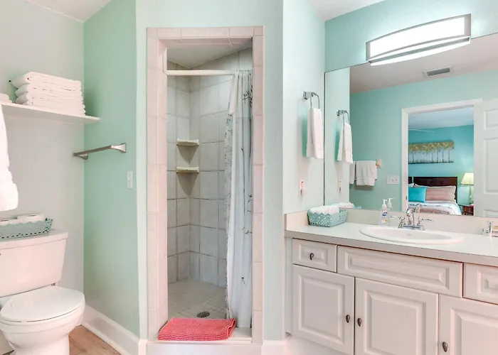 Clearwater Hideaway: Walkable Location!