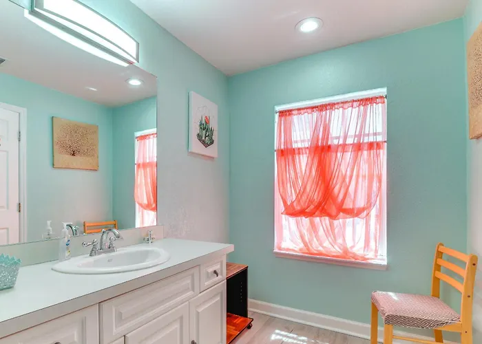 Clearwater Hideaway: Walkable Location! Holiday home *