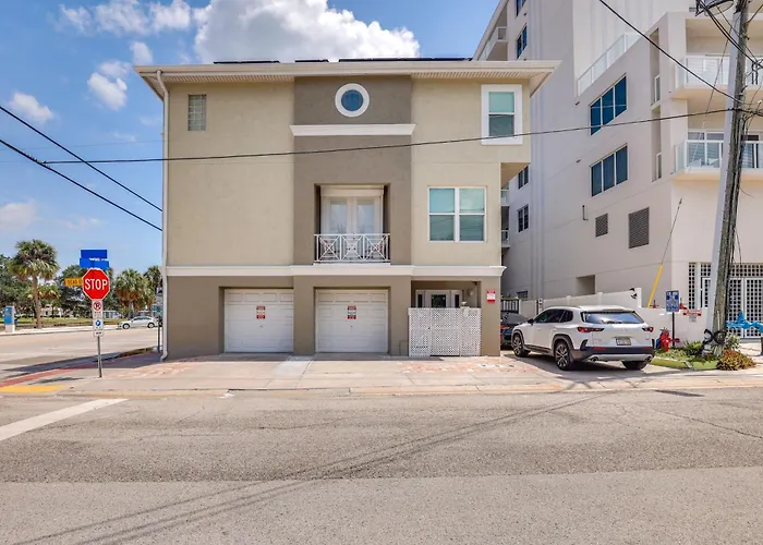 Clearwater Hideaway: Walkable Location!